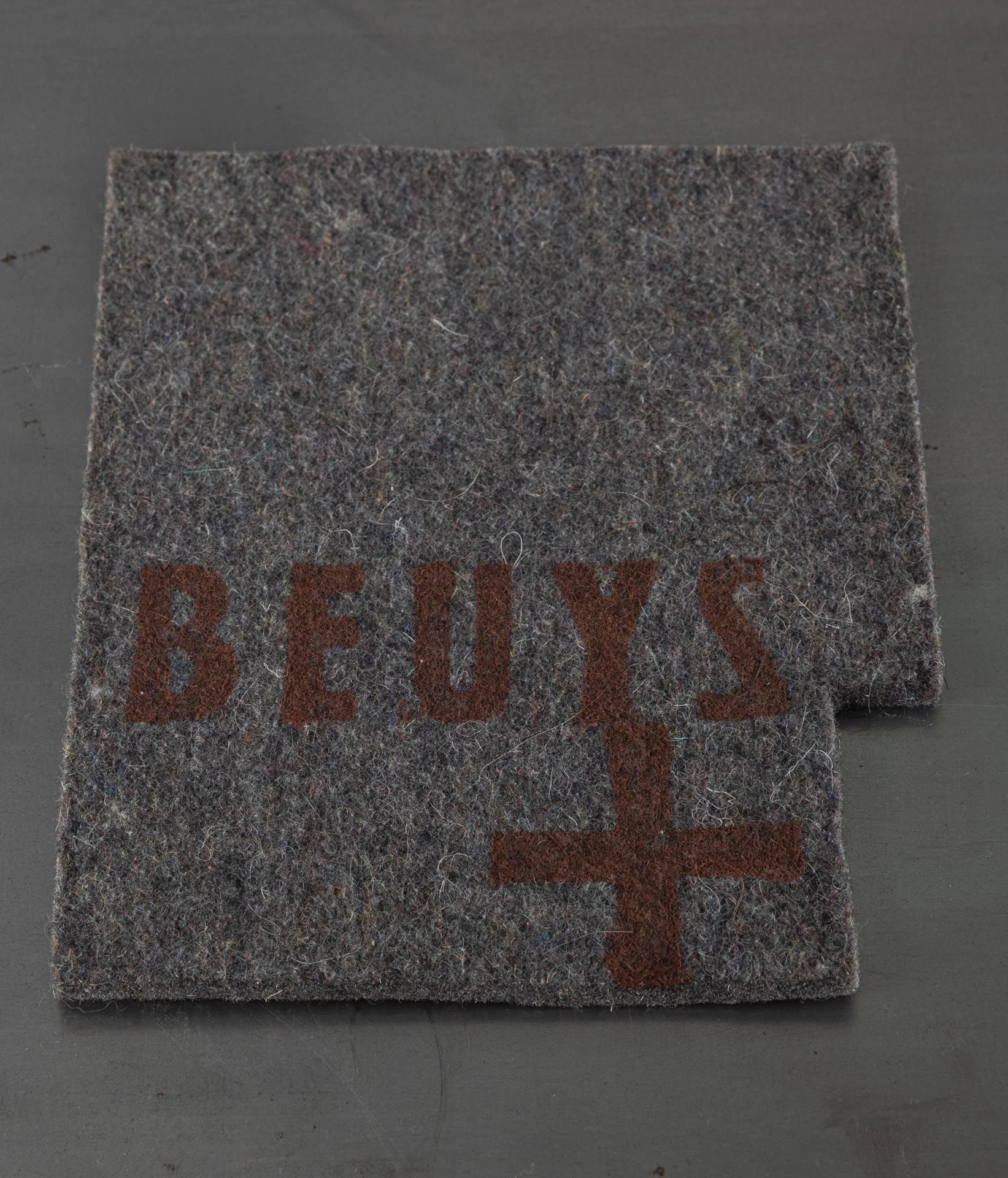 Catalogue-box: 20 x 16 x 3 cm. Felt piece: 19.5 x 15.5 x 1 cm