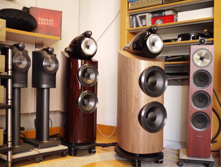 diverse Geräte im Vorführraum