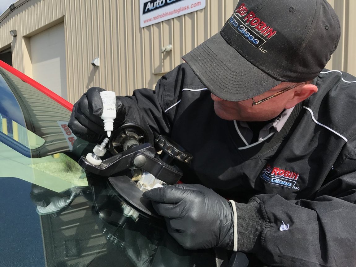 Glass Repair Eau Claire, WI Red Robin Auto Glass