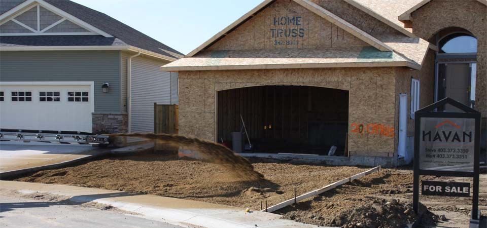 home frontyard being covered in dirt for landscaping job