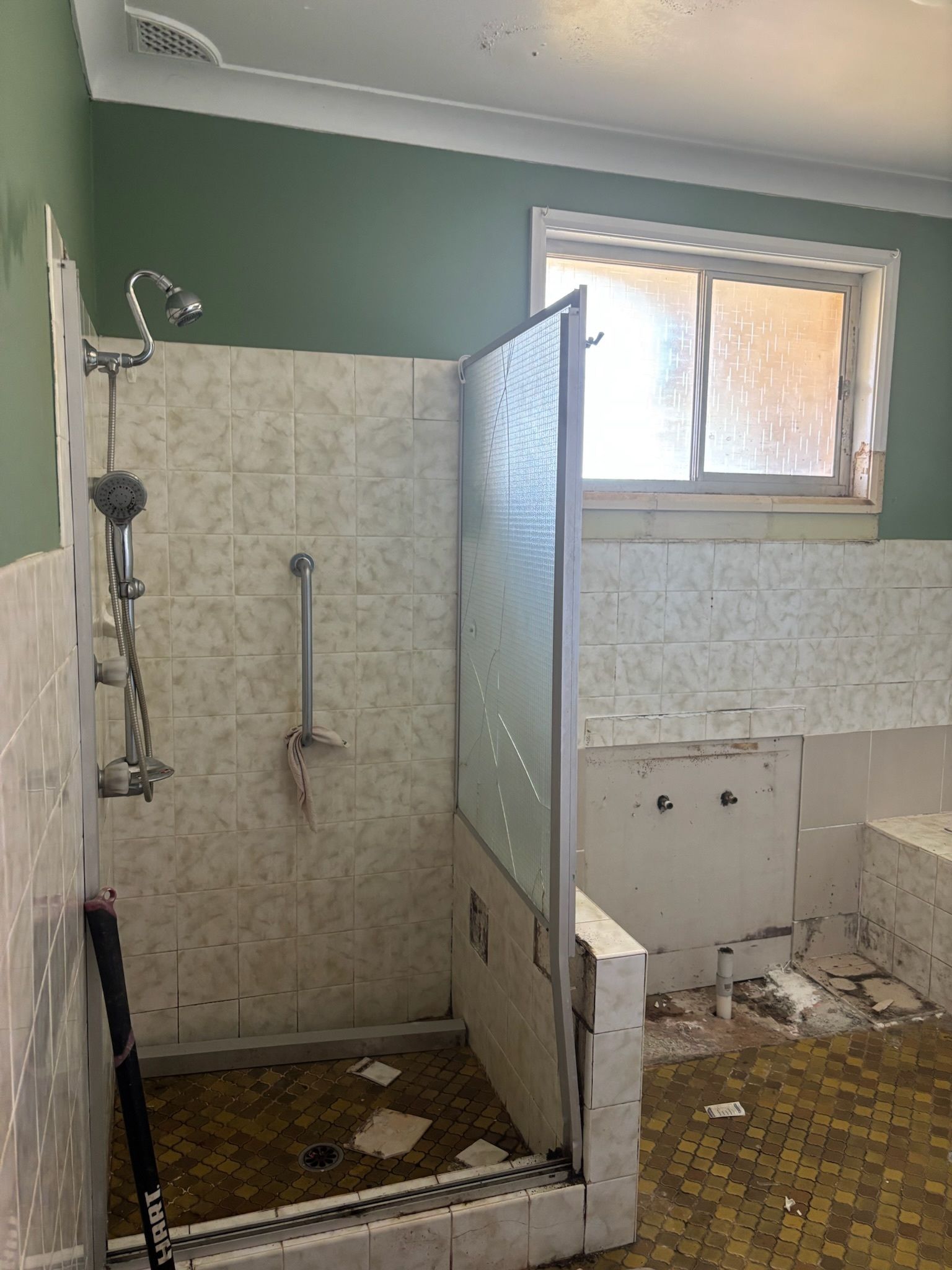 Bathroom With Shower, Half Glass Screen — Edmonds Bathroom Renovations & Tiling In Port Macquarie, NSW