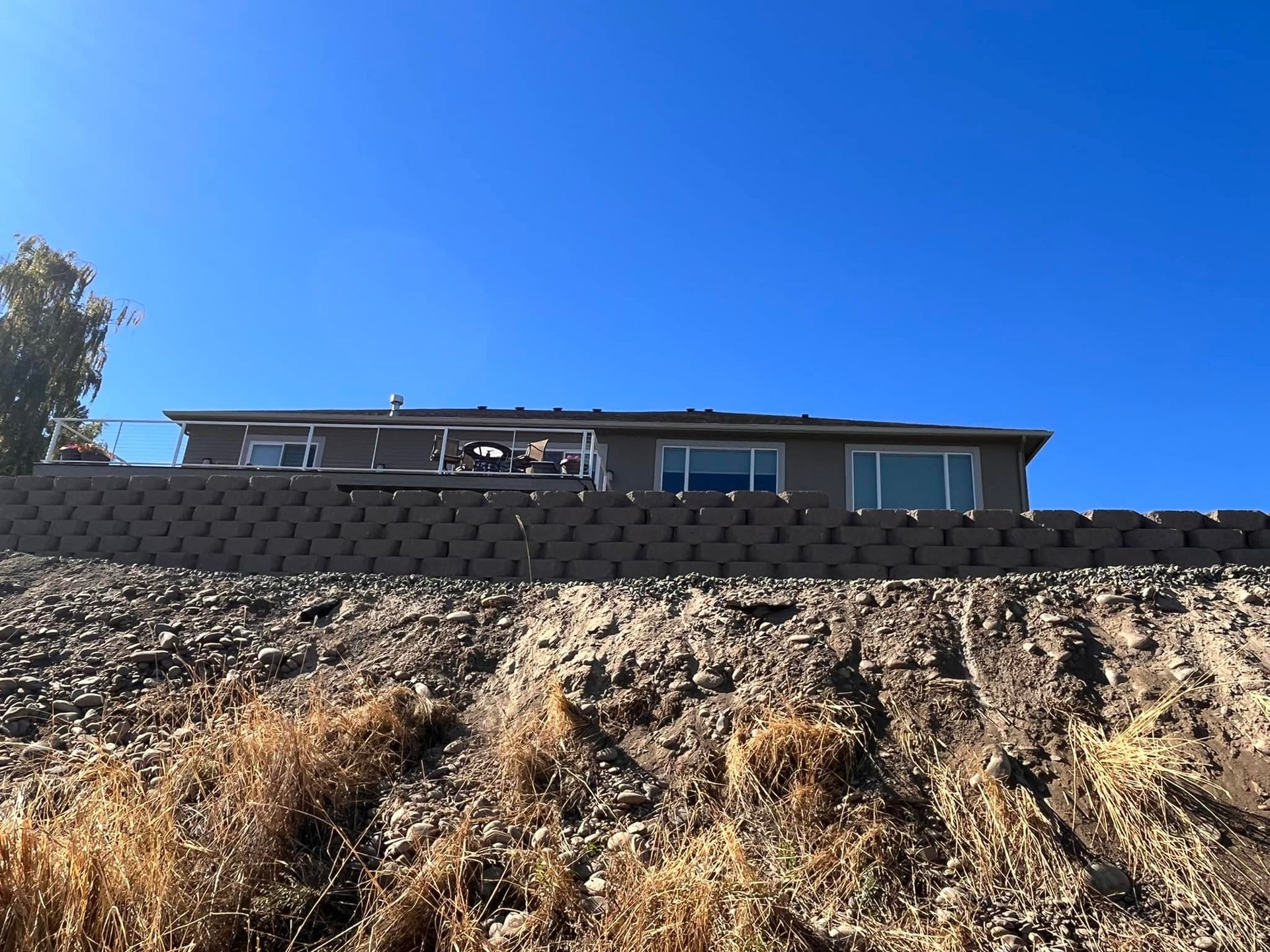 A large house is sitting on top of a hill