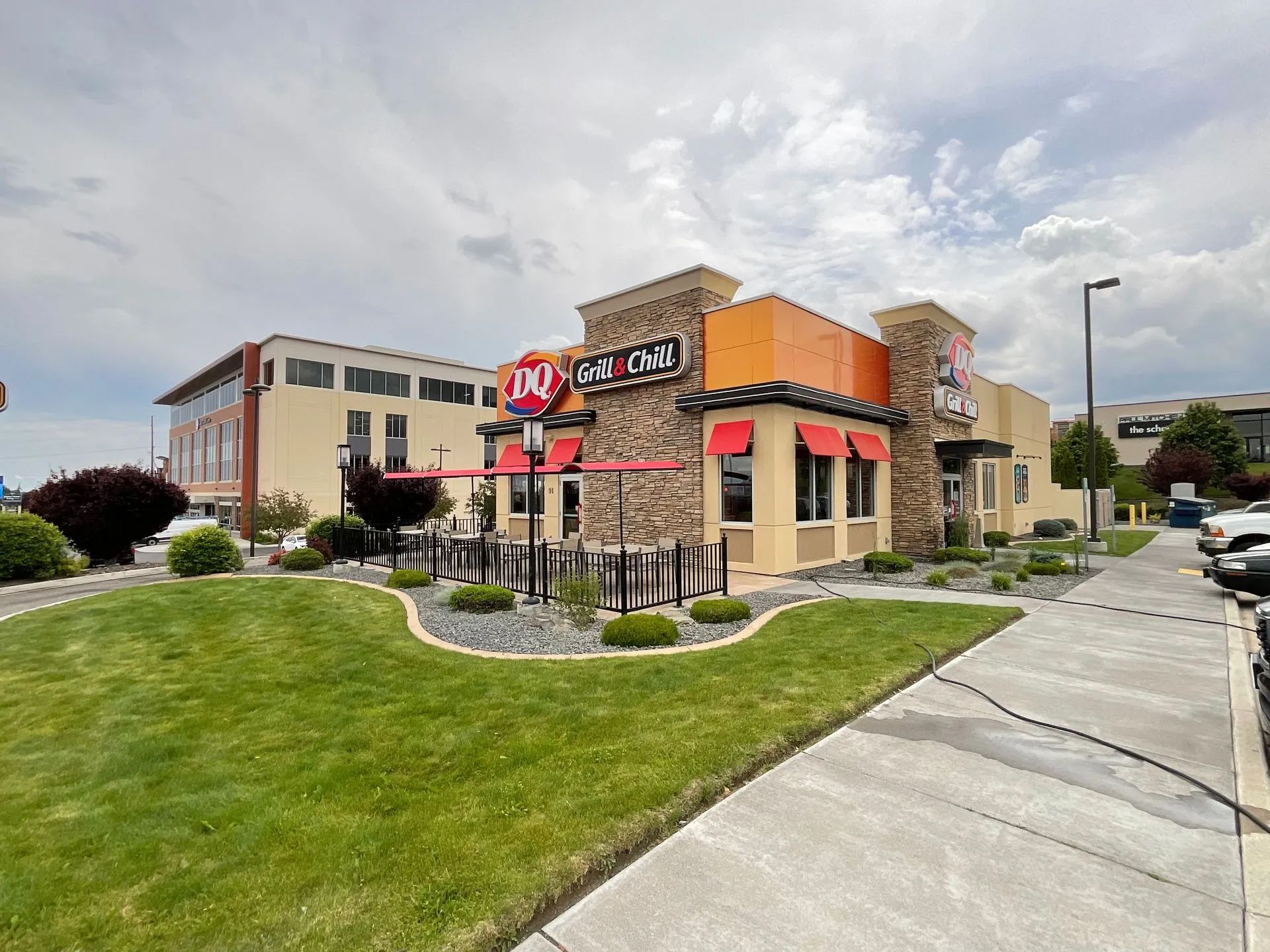 A dunkin donuts restaurant is located in a residential area.