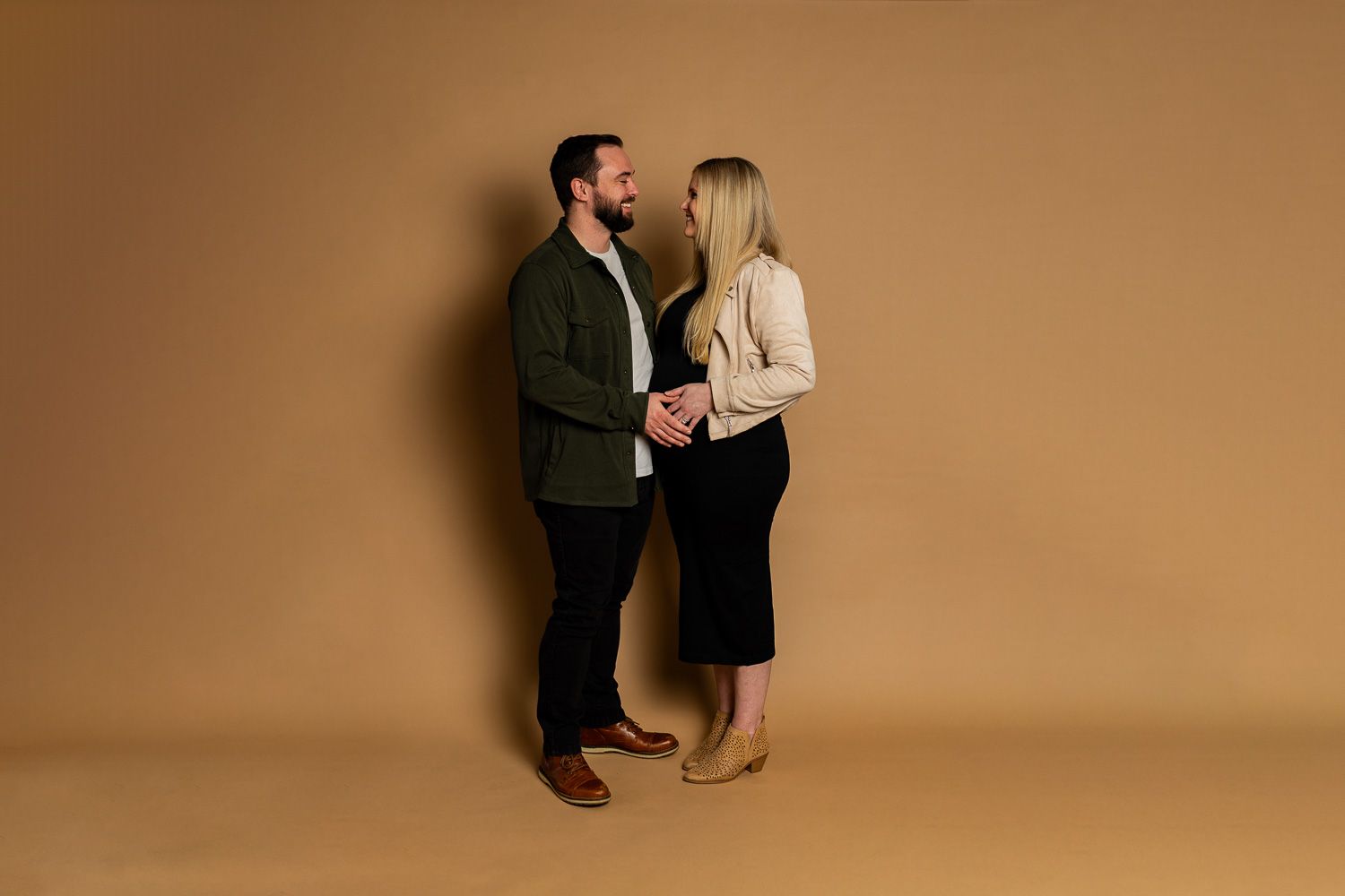 Crescent studios photography northbridge ma couple with husband holding wife's pregnant belly