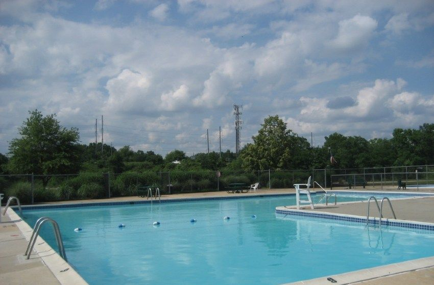 Brookbend Apartments Pool