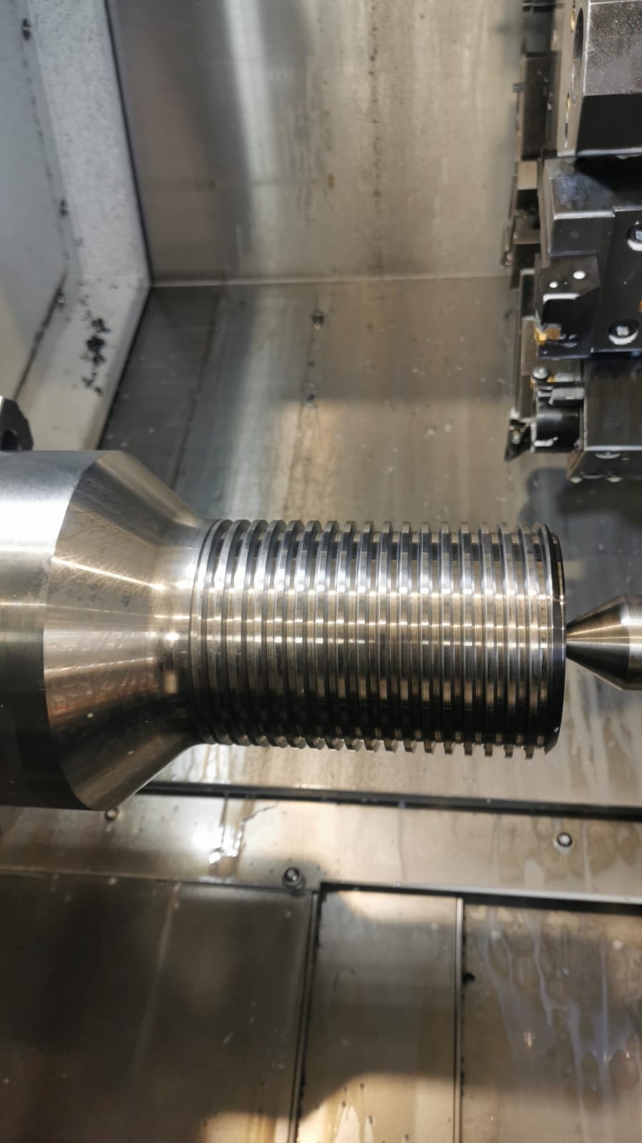 lavorazione di tornitura cnc