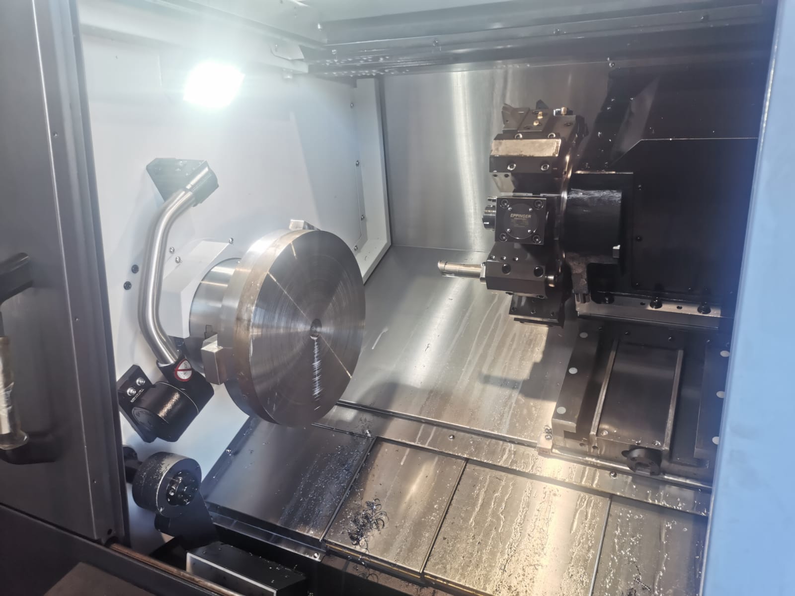 macchina per tornitura cnc