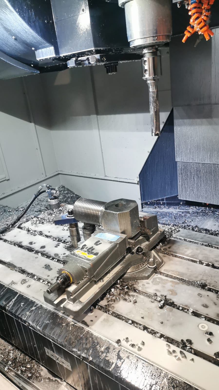 bancone per lavorazioni metalliche