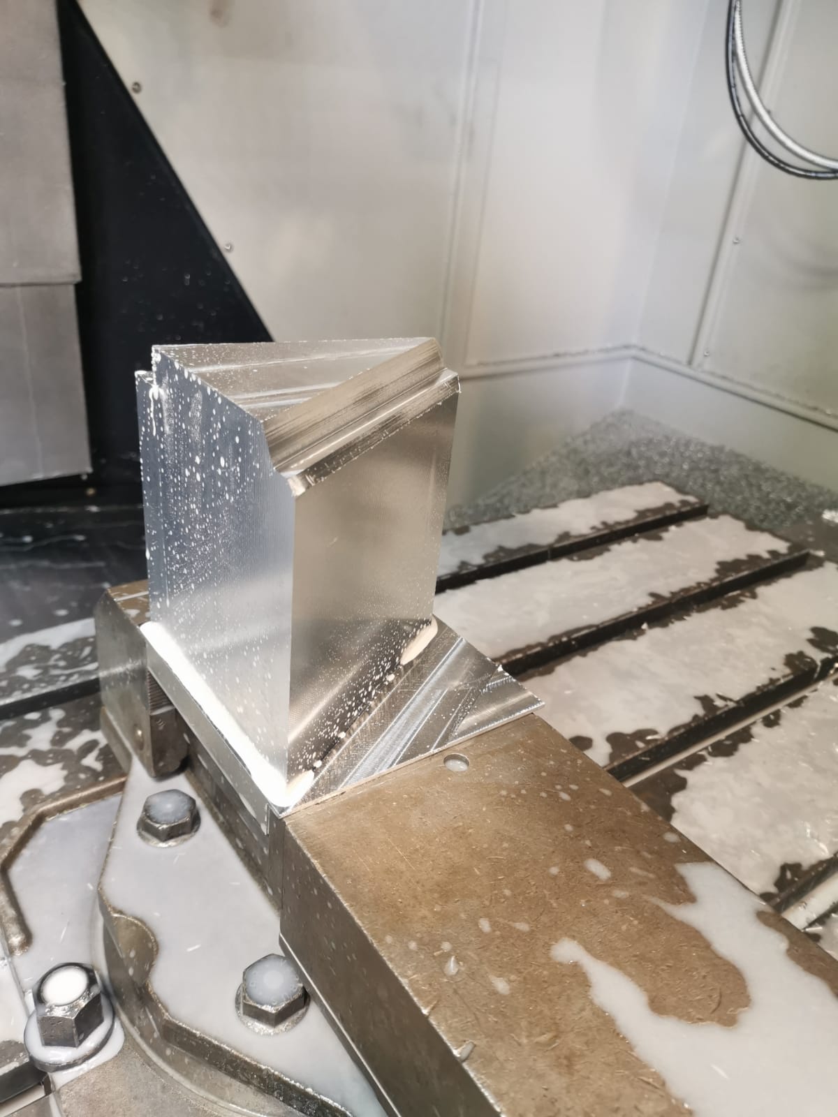 lavorazioni metalliche per tornitura e fresatura di componenti industriali