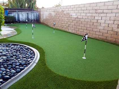 4 hole artificial putting green