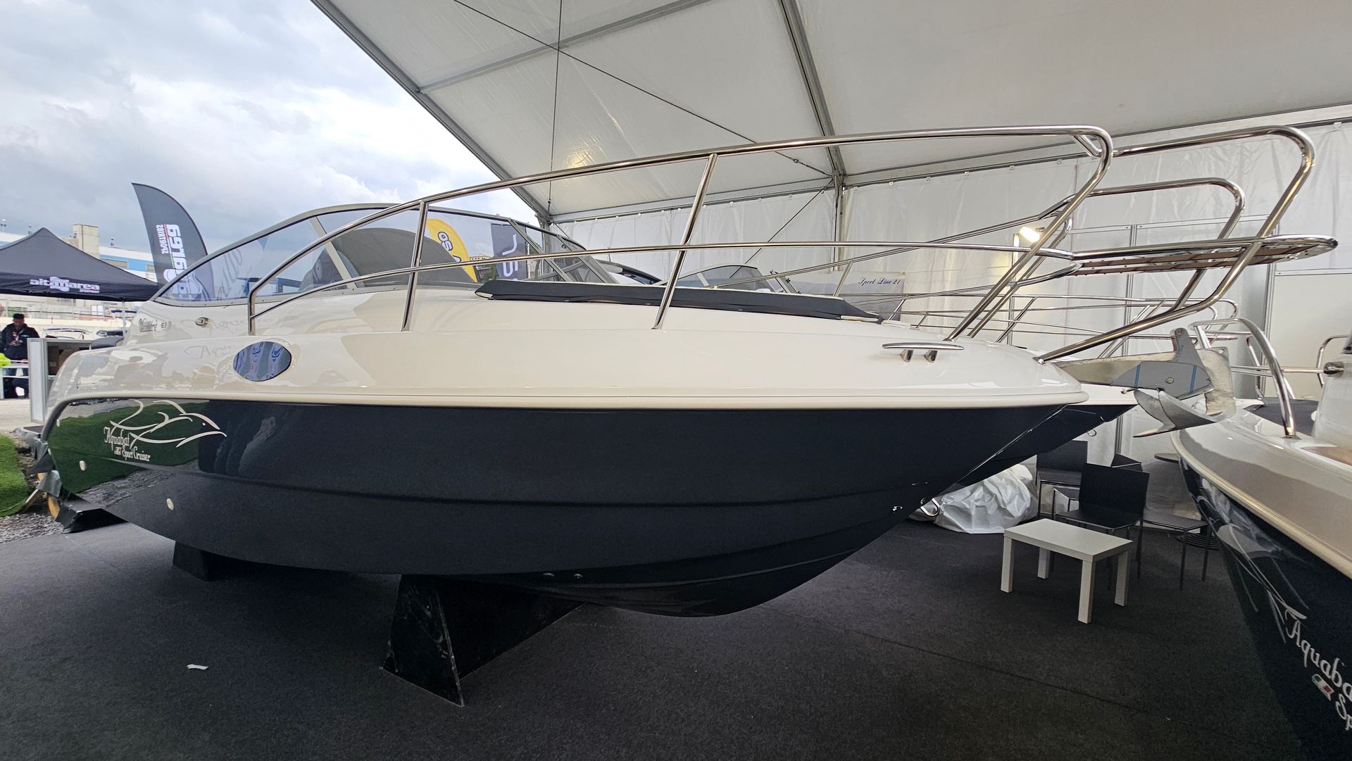 SPORT CRUISER 23
Lo Sport Cruiser 23 cabin è dedicato a chi ama il comfort, la vivibilità a bordo e la sicurezza in mare.
Le sue linee eleganti e sportive, gli ampi spazi, la cura del dettaglio forniscono ai futuri clienti un prodotto impeccabile.
L’imbarcazione ospita 4 posti letto, un bagno separato, un comodo passaggio a prua, ampi prendisole ed un grande pozzetto esterno in cui troverete una panca multifunzione con frigo, cucina e lavello.
CARATTERISTICHE TECNICHE
Motorizzazione:FUORIBORDO
Lunghezza f.t. cm:695
Larghezza max cm:240
Potenza HP:200 HP (max peso motore 220 kg)
Peso senza motore:1300 kg
Persone:8
Materiale:VETRORESINA
Omologazione:CE C
ACCESSORI DI SERIE
asta 360°
carena bianca
cucina e lavello
cuscineria completa
delfiniera
doccia
impianto carburante
luci di via
musone di prua
parabrezza
passo uomo
piede tavolo
pompa di sentina
quadretto interruttori
scaletta bagno
verricello elettrico
volante con timoneria idraulica
OPZIONALE
bussola
cuscineria lux
evateak
flex teak
frigo
impianto stereo
impianto acque nere
impianto banchina
inverter
luci a led
kit tavolo legno
prolunga prendisole
porta canna
roll bar in acciaio
tendalino
scafo colorato
striscia laterale colorata
telo consolle
telo 3/4
telo camping
telo copri scafo
tromba
wc elettrico