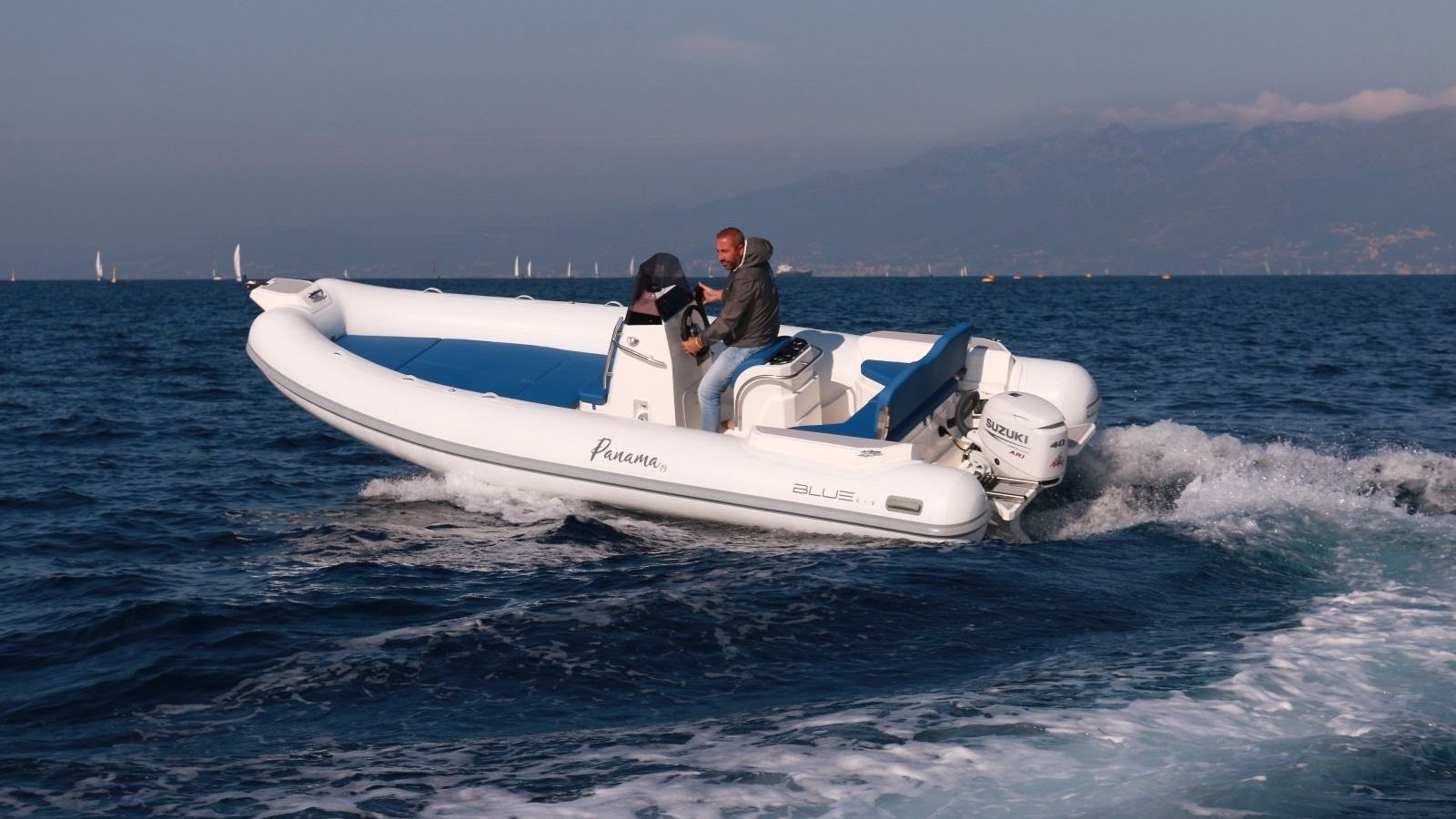 Panama 19
Destinato ad essere un'evoluzione nel percorso linea Panama. Primo salto nella categoria B, regala un mix perfetto di comfort e qualità cotruttiva. Indispensabile per affrontare un'esperienza di navigazione più avanzata.