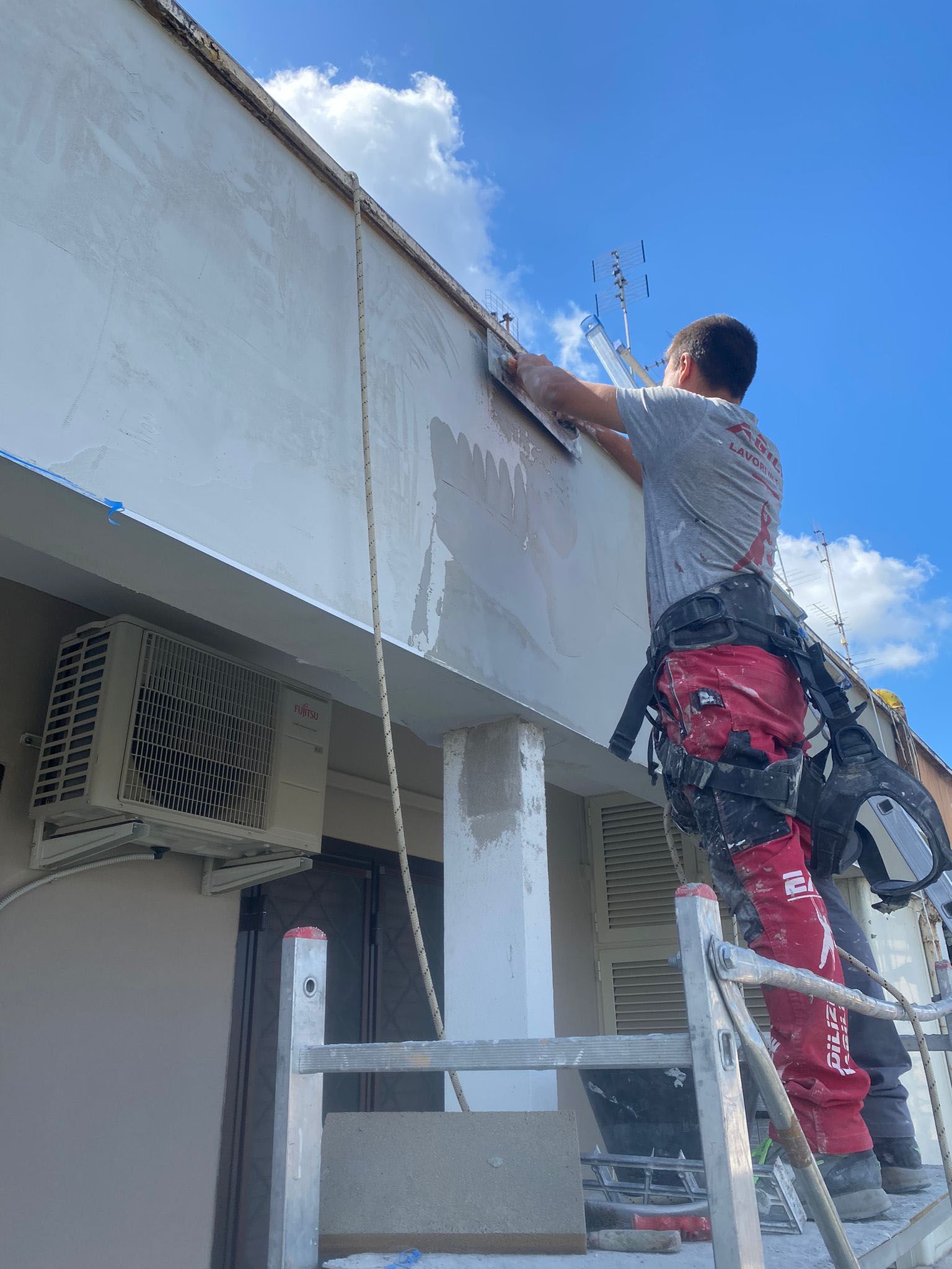 LAVORI EDILI DI RISTRUTTURAZIONE