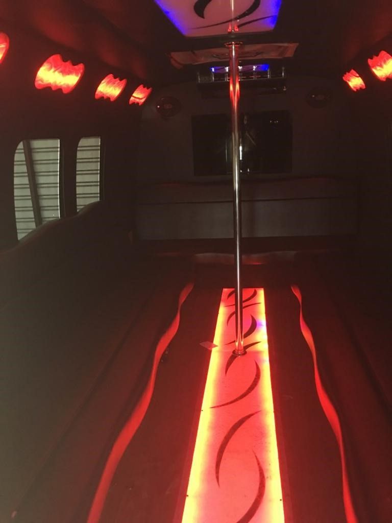 A pole in the middle of a room with red lights