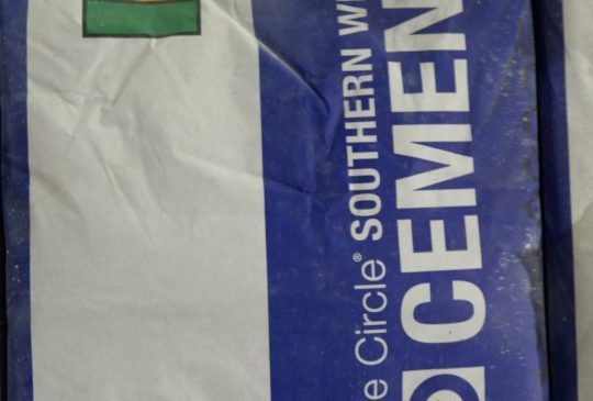 A Blue And White Bag Of Circle Southern Cement — Pigot's Mid Western Sand and Soil In Orange, NSW
