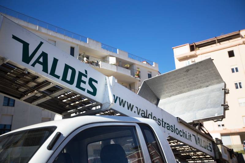 Mezzo per traslochi con scala