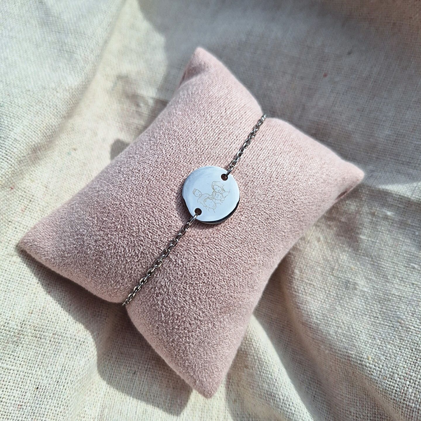 CAPTURED LINE BRACELET