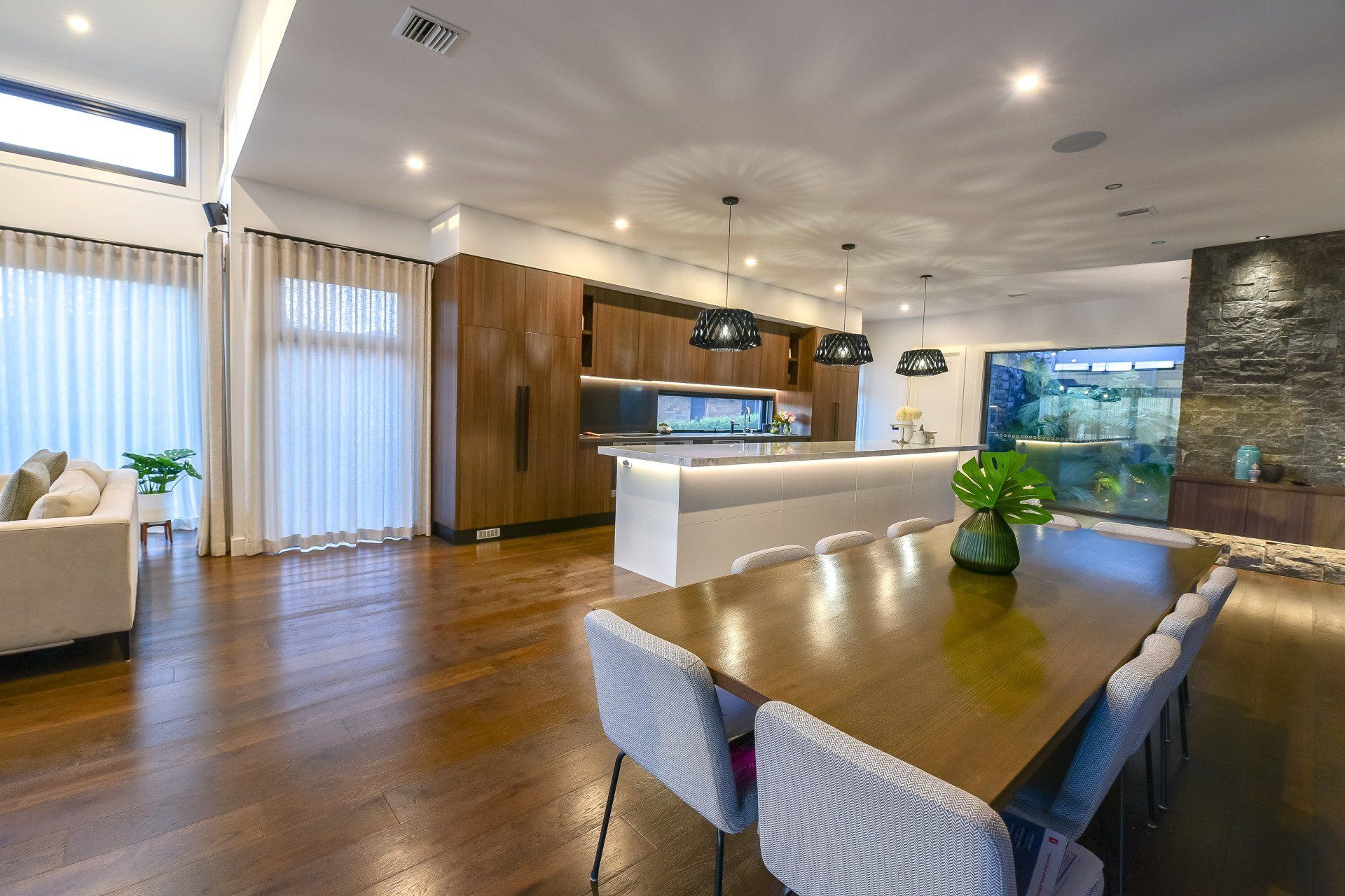 There is a dining table and chairs in the middle of the room.