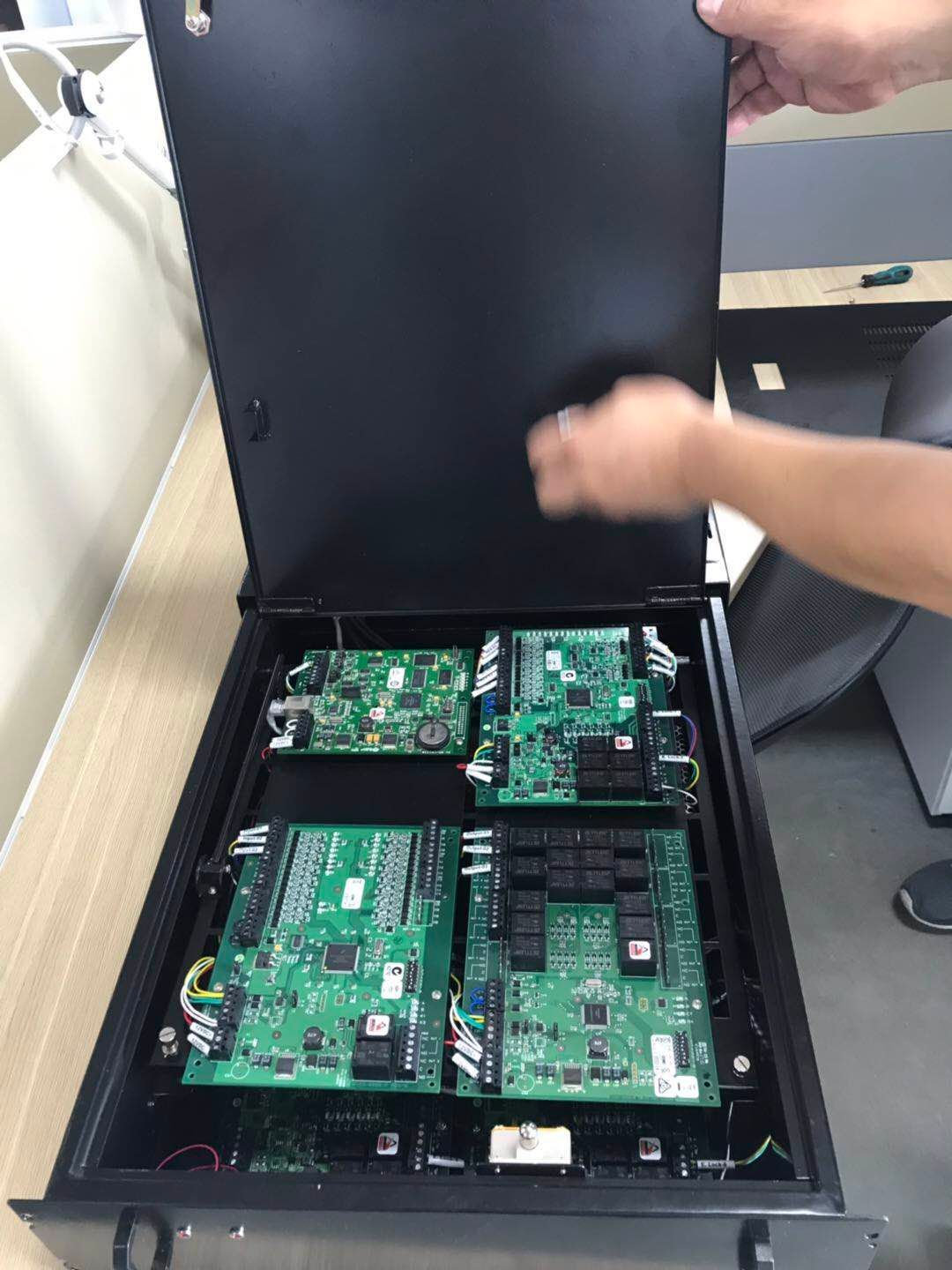 2RU ACS Drawer controls 8 doors