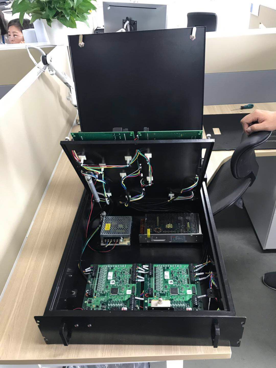 2RU ACS Drawer controls 8 doors