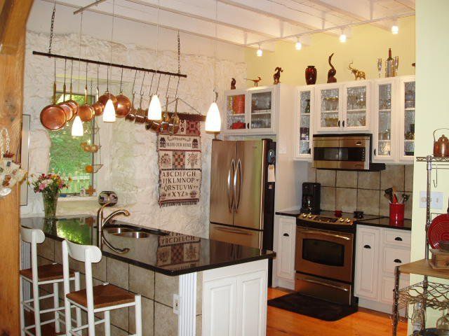 A kitchen with countertop — Powhatan, VA — Commonwealth Countertops