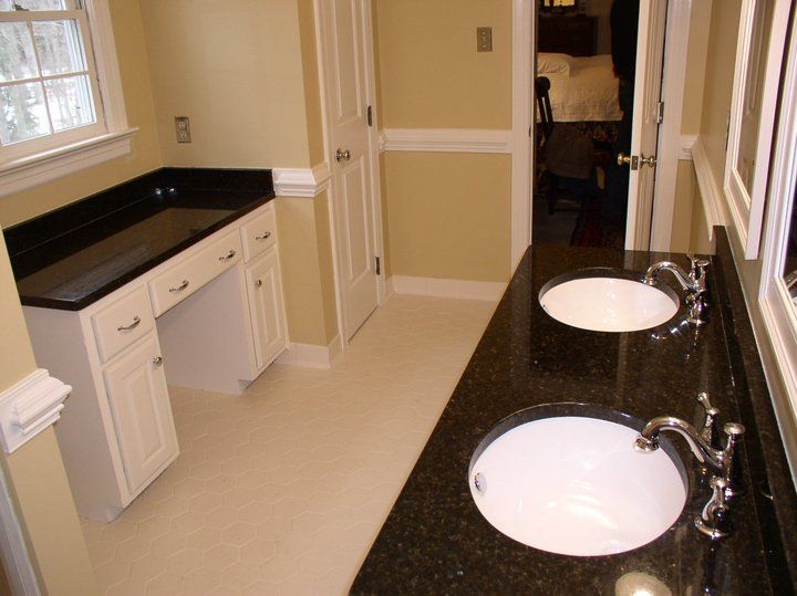 Nice and clean bathroom — Powhatan, VA — Commonwealth Countertops