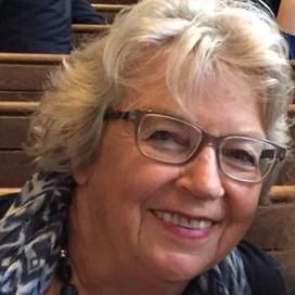 Erna Menke, een ervaren pianodocent en Popov Piano Service, een toonaangevend bedrijf voor pianoreparatie, onderhoud, inbouw van silent en zelfspelende systemen.