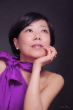 Yumi Toyama, een ervaren pianodocent en Popov Piano Service, een toonaangevend bedrijf voor pianoreparatie, onderhoud, inbouw van silent en zelfspelende systemen.