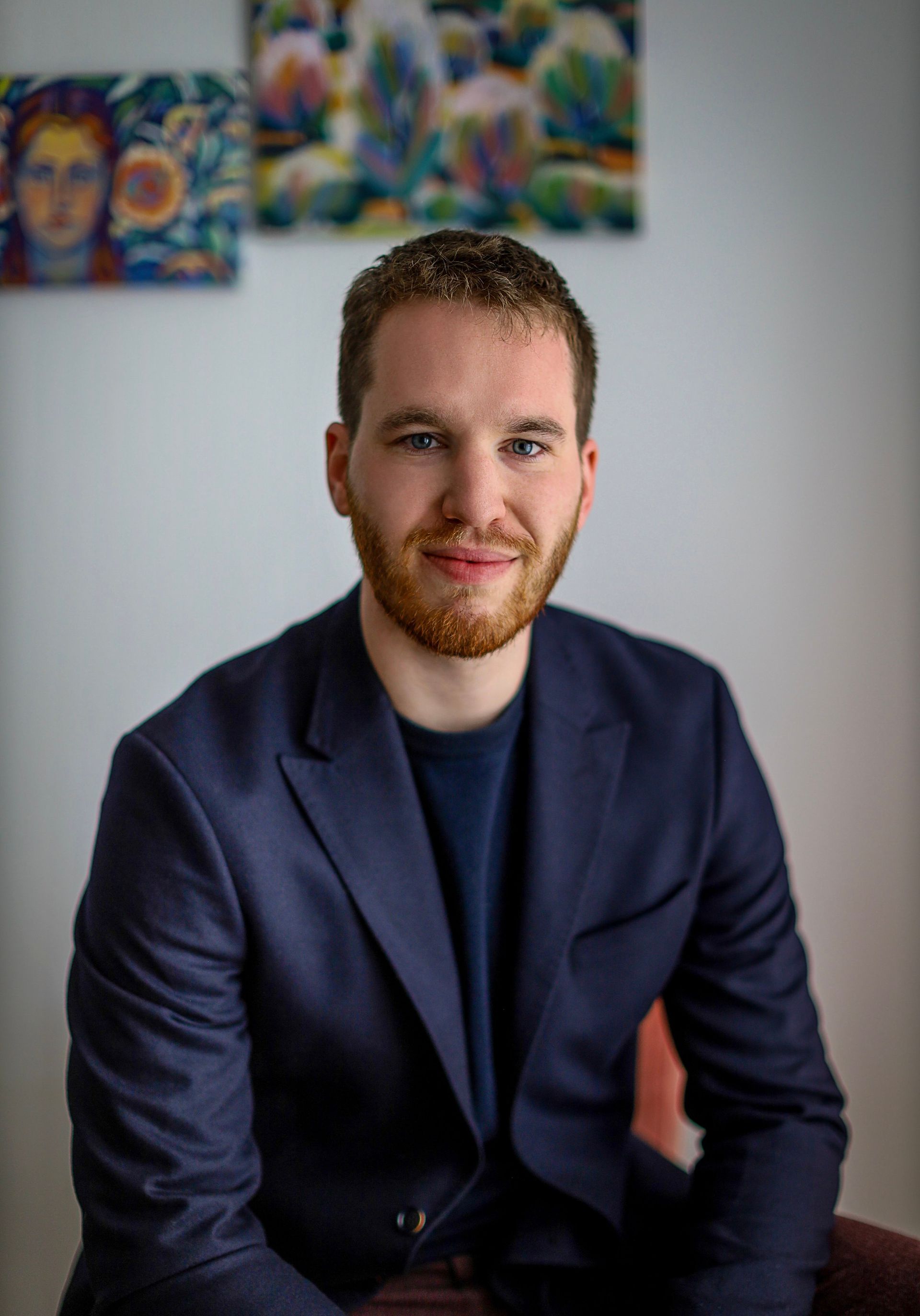 Áron Gunst, een ervaren pianodocent en Popov Piano Service, een toonaangevend bedrijf voor pianoreparatie, onderhoud en inbouw van silent en zelfspelende systemen.