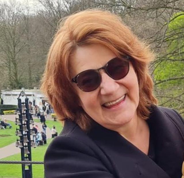 Vanja Marinova, een ervaren pianodocent en Popov Piano Service, een toonaangevend bedrijf voor pianoreparatie, onderhoud, inbouw van silent en zelfspelende systemen.