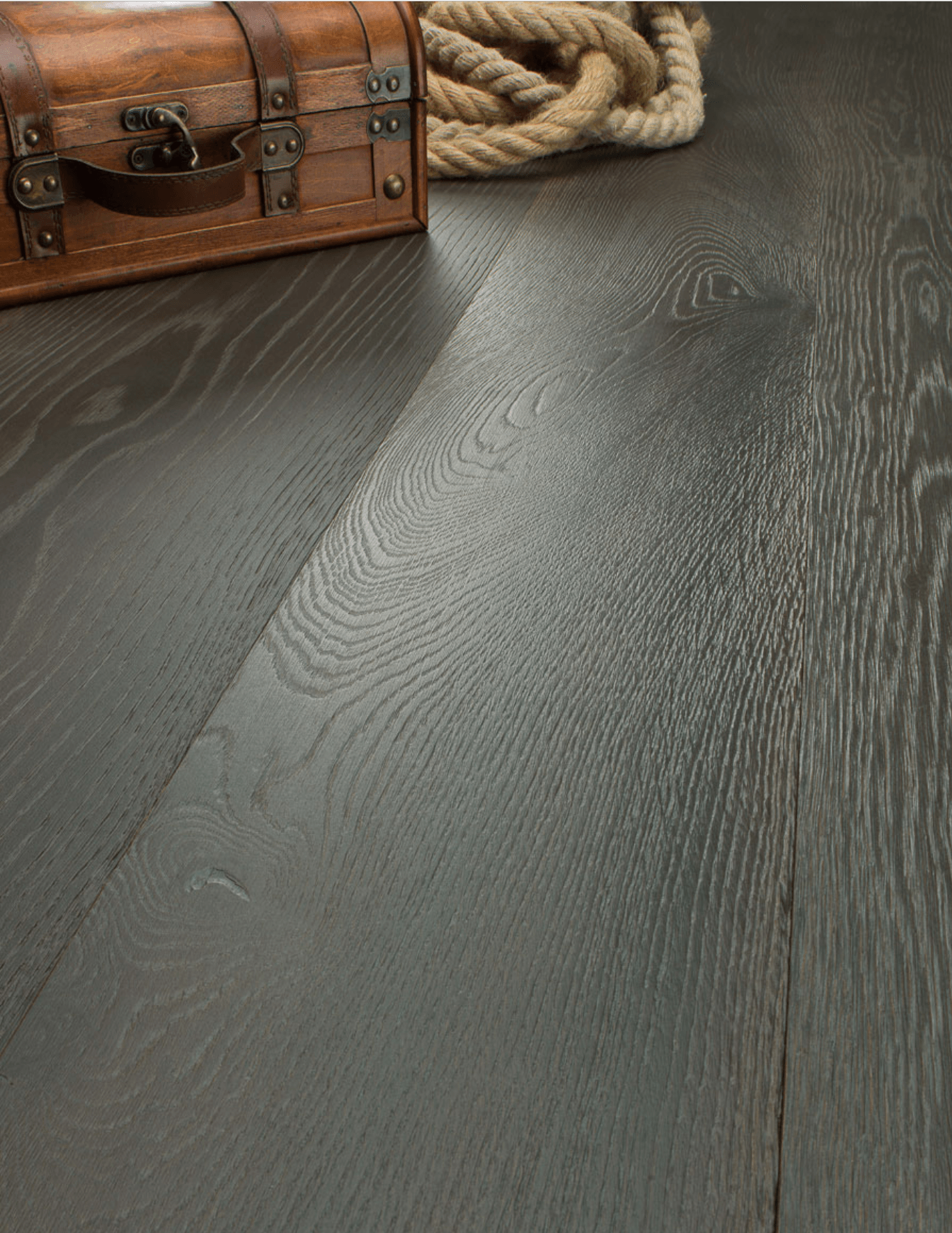 Oak Tahiti: brushed, varnished, pickled, shell powder