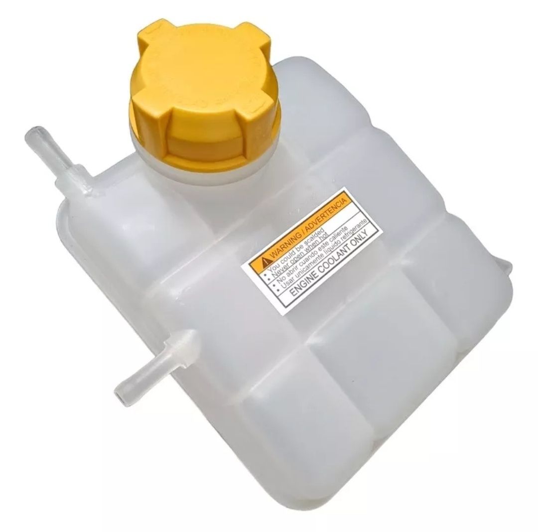 Depósito de refrigerante de plástico blanco con tapa amarilla y conexiones para mangueras.