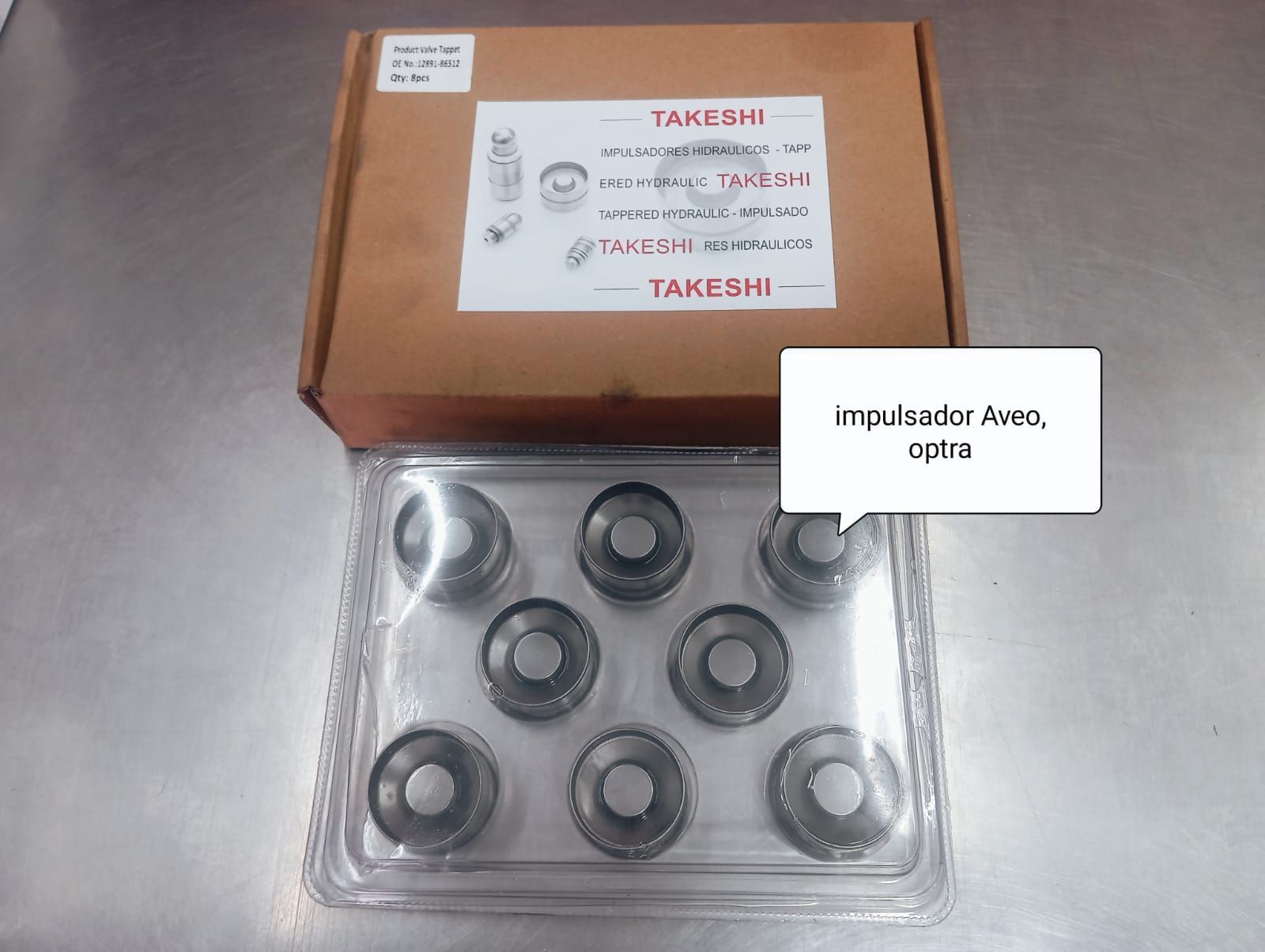 Caja de cartón etiquetada