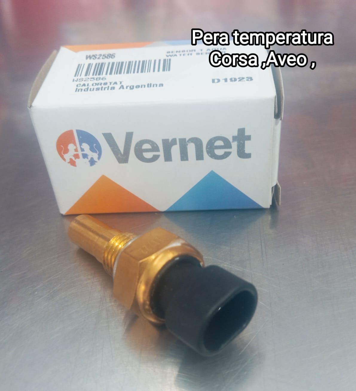 Sensor de temperatura para Corsa, Aveo y Vernet, dorado y negro. Recuadro al fondo.