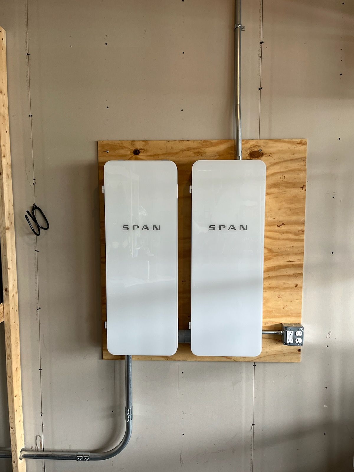 two white boxes with span written on them