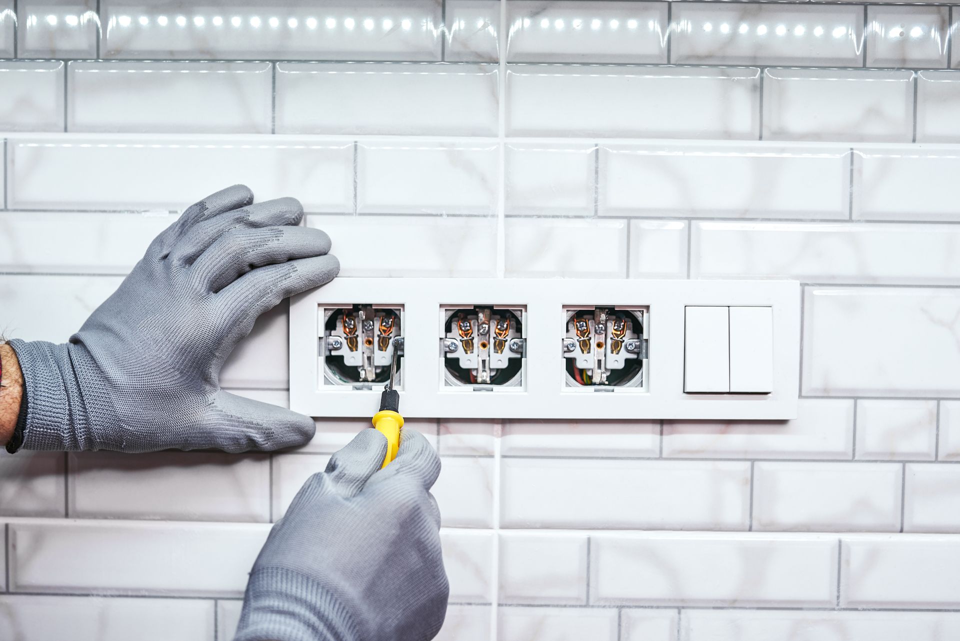 electrician socket repair