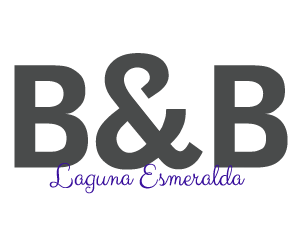 Logotipo de B&B en gris con texto en letra cursiva morada que dice “Laguna Esmeralda”.