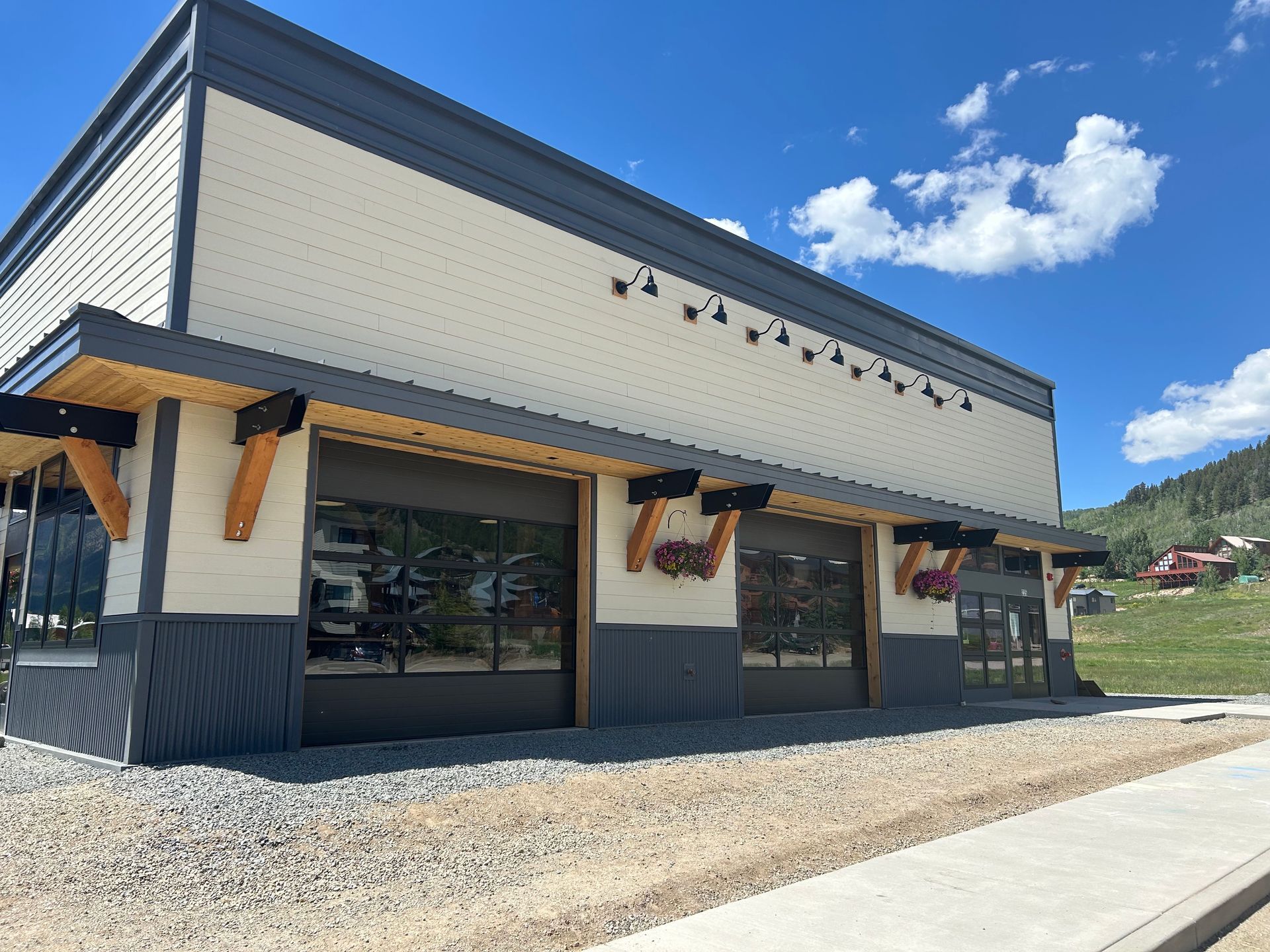A large building with a lot of windows and a roof.