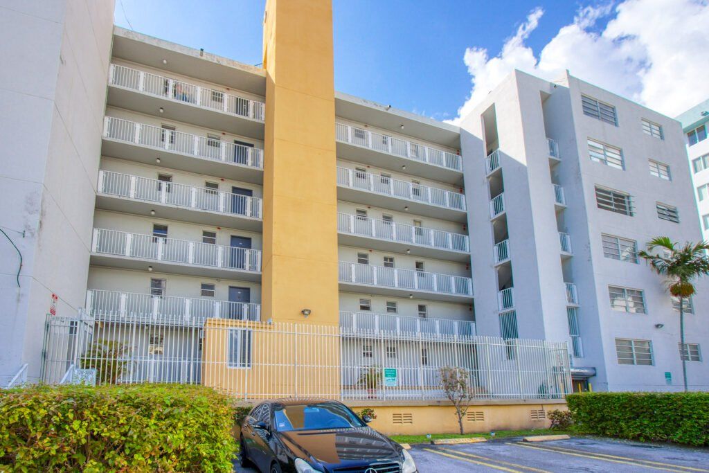 435 NE 23 ST Exterior