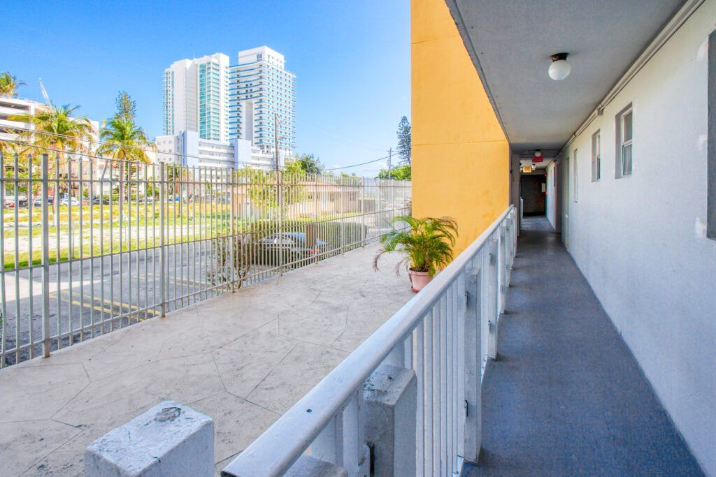 435 NE 23 ST Floor Level View