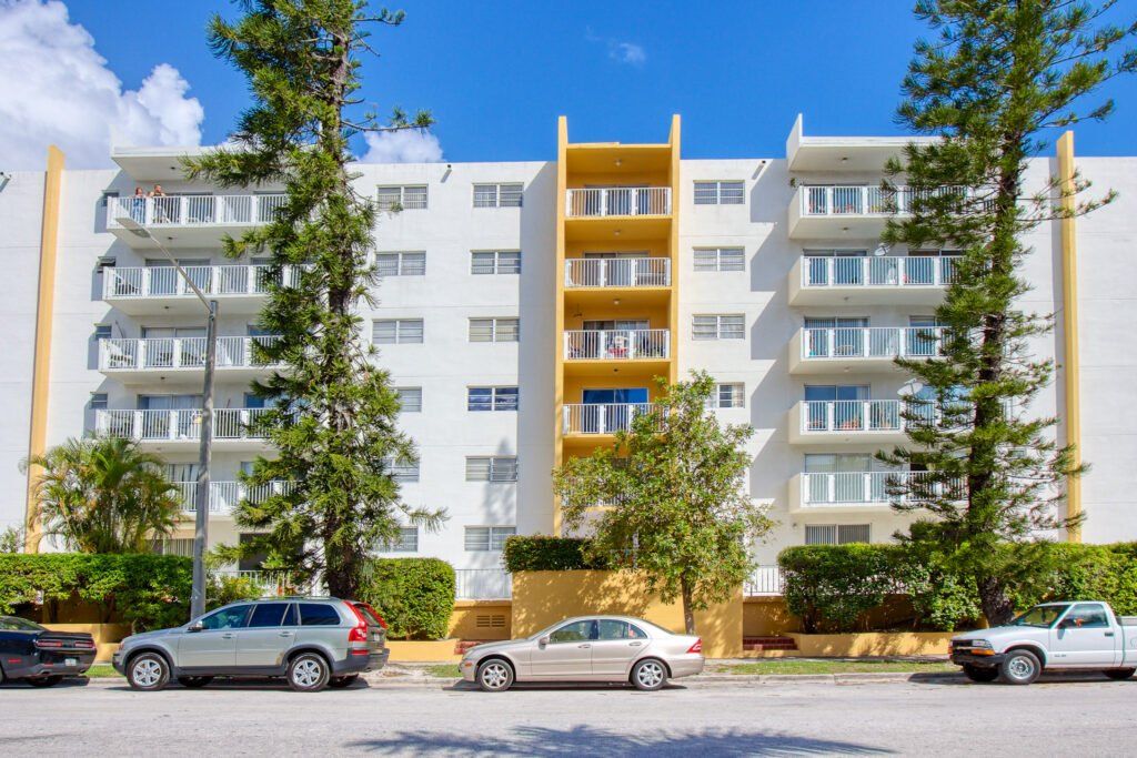 435 NE 23 ST Exterior