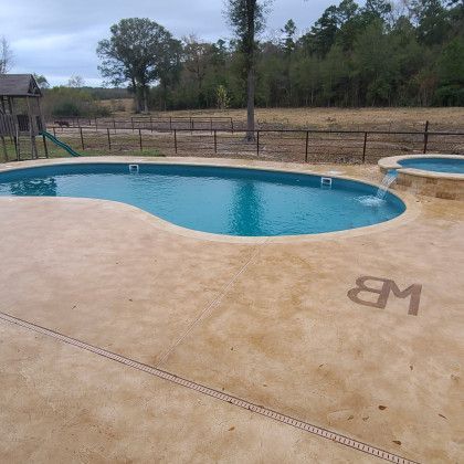 A large swimming pool with the letters wb on the concrete