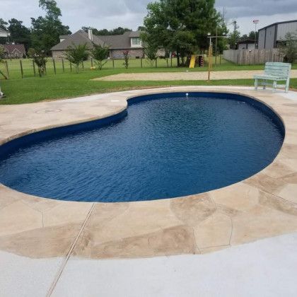 A large swimming pool with a bench in the middle of it