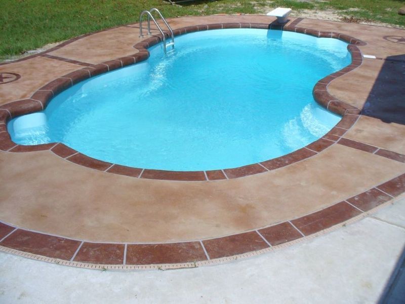 A large swimming pool with a ladder on the side of it