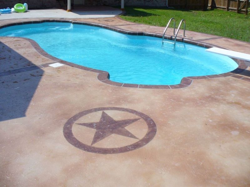 A swimming pool with a star in the middle of it