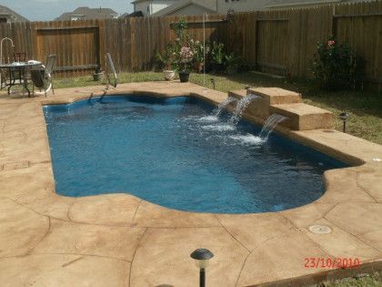 A picture of a pool was taken on 23/10/2010