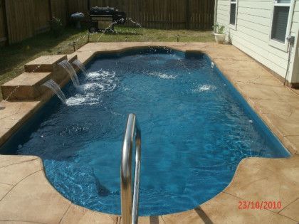 A picture of a pool was taken on 23/10/2010