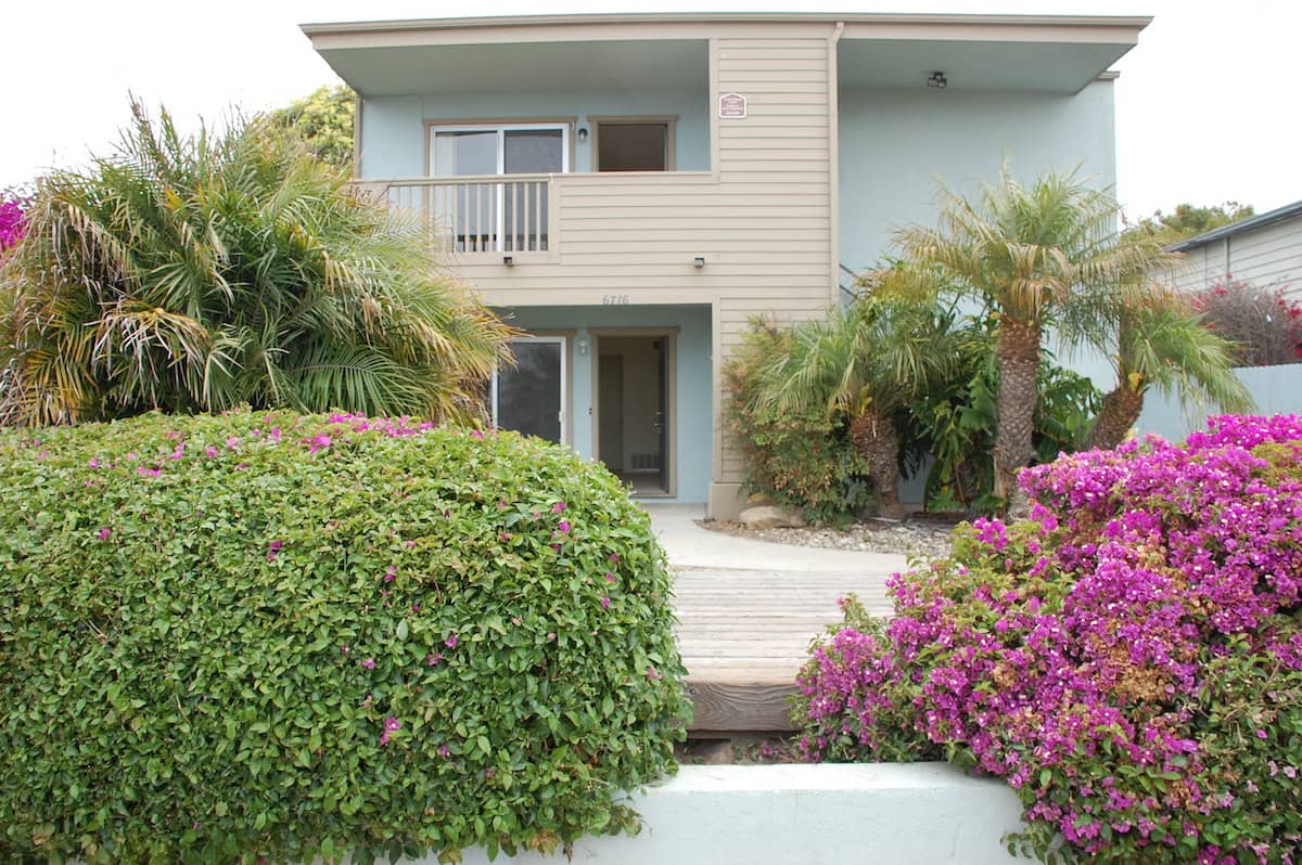 Duplex |	3 Bedroom & 2 Bath