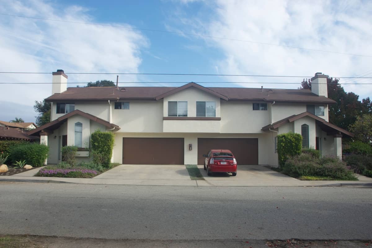 Duplex	| 4 Bedroom & 2.5 Bath