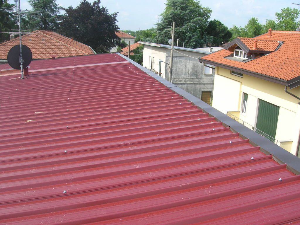 tetto in materiale metallico certificato